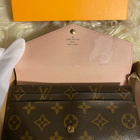 🔥💥LOUIS VUITTON Sarah Monogram Wallet💥🔥 - Picture 10 of 13